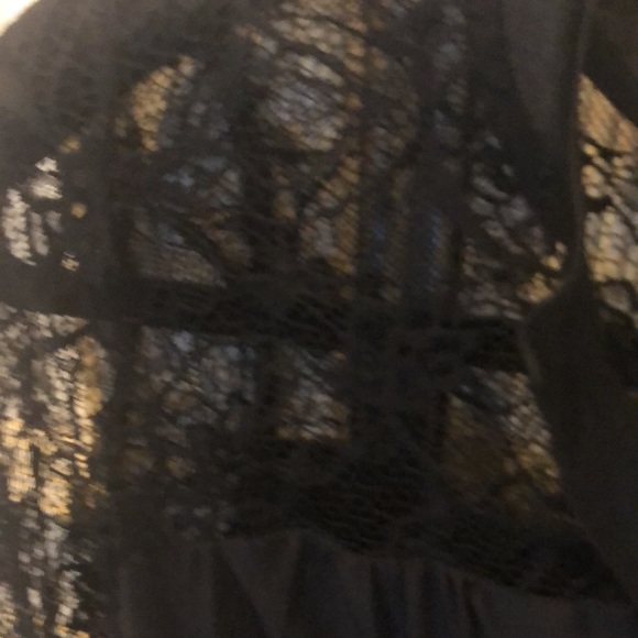 Black top - Picture 3 of 4